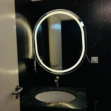 Shades Of Black 2 Hotel Lucknow Luaran gambar
