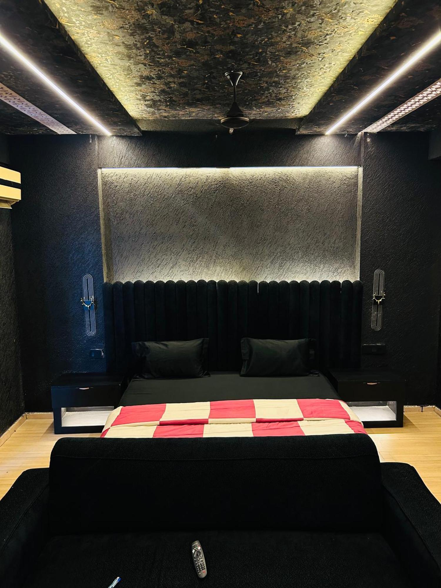 Shades Of Black 2 Hotel Lucknow Luaran gambar